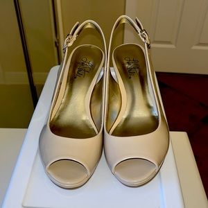 Life Stride patent nude peep-toe heel size 7M